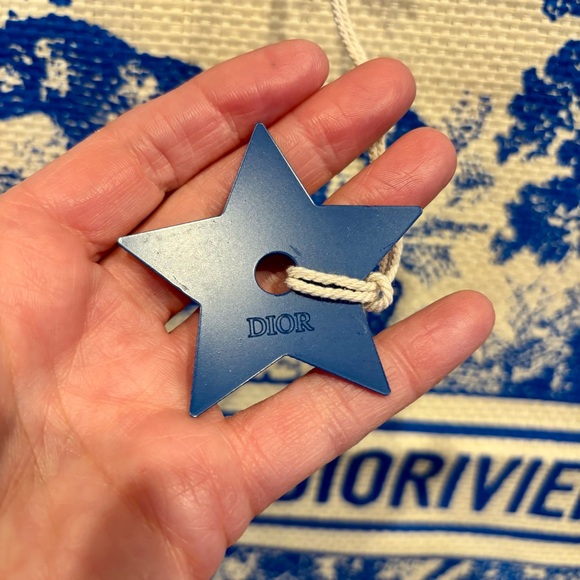 DIOR Toile de Jouy Tiger Motif from the Dioriviera Capsule Collection. - Picture 9 of 10